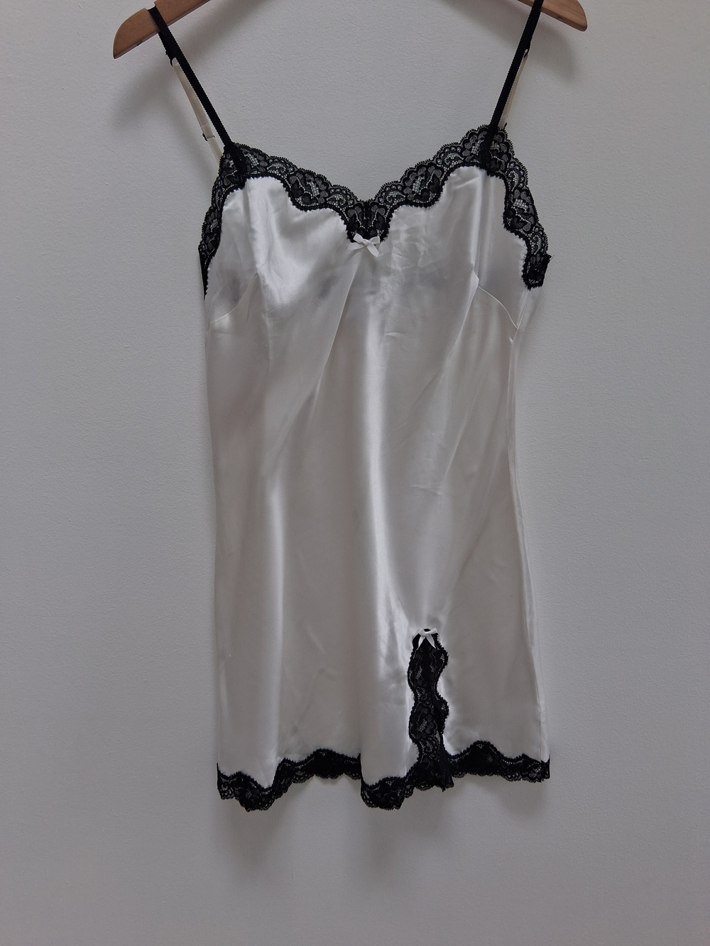 Victoria's Secret White Satin Chemise with Black Lace Trim Size Medium Feminine